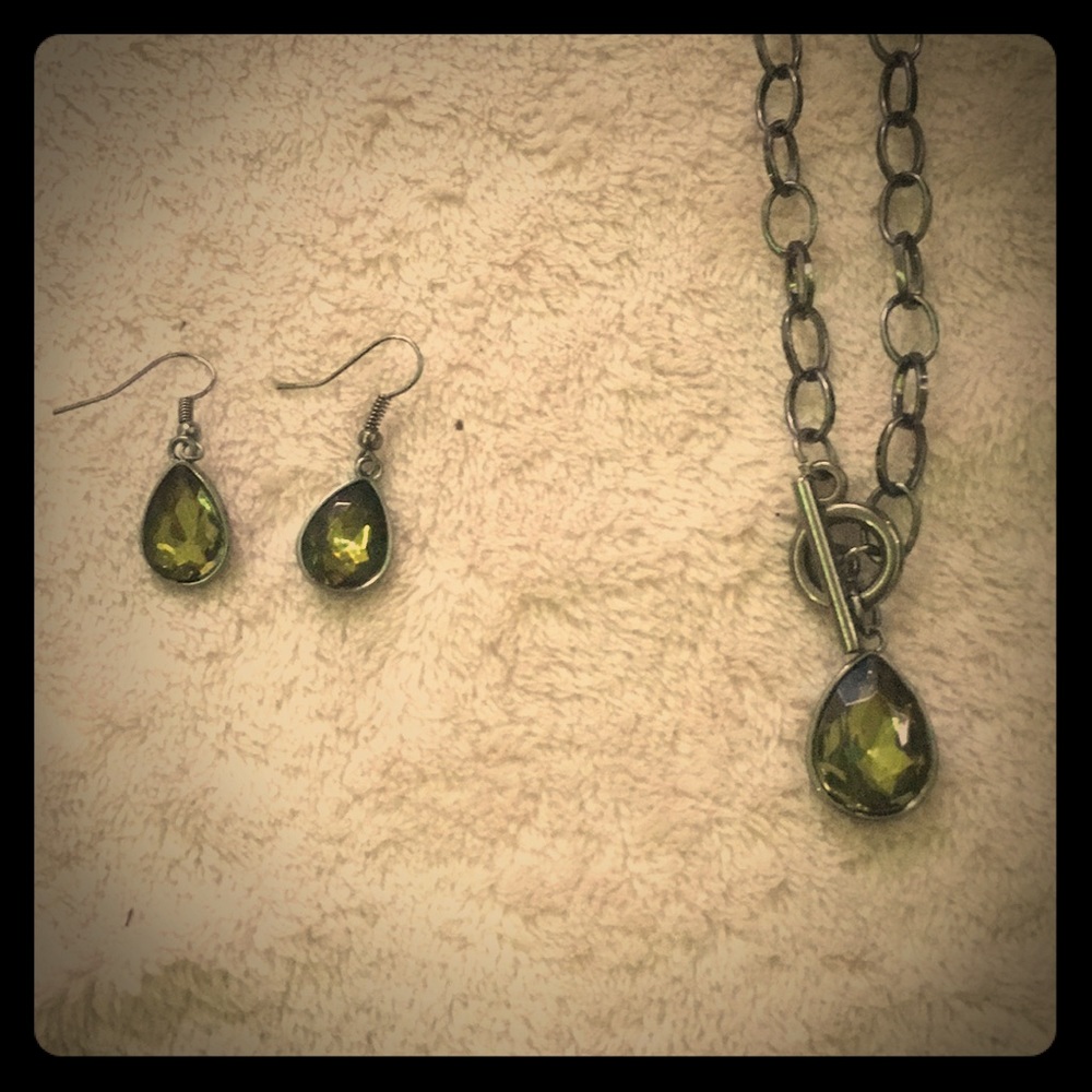 Matching Necklace n Earring Set